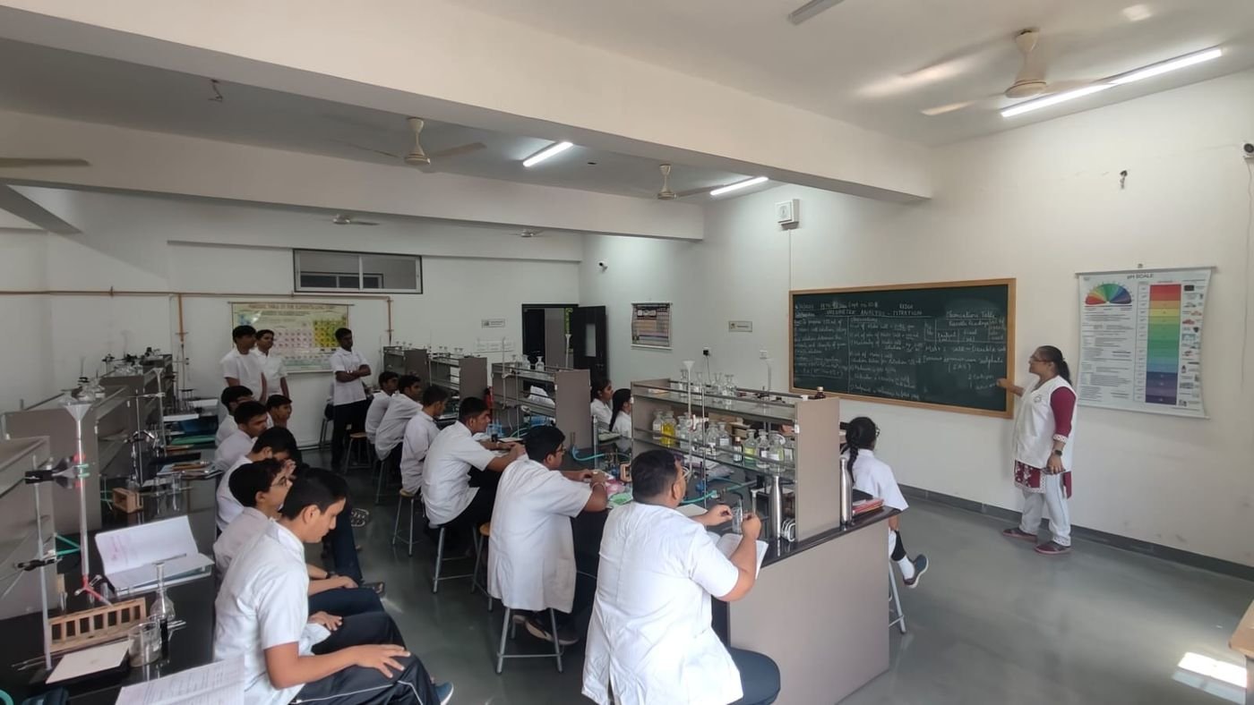 Chemistry practical session at SPM IPE Training Centre